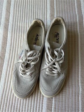 Autry Men’s Low-Top Athletic Sneakers in Beige